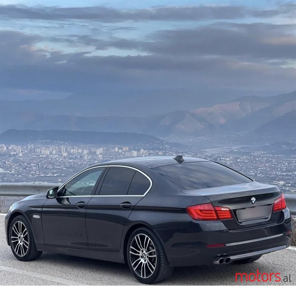 2011' BMW 520 photo #4