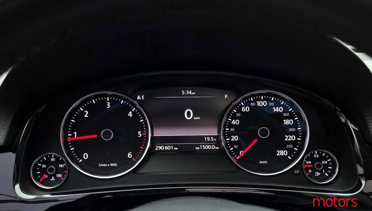 2014' Volkswagen Touareg photo #6