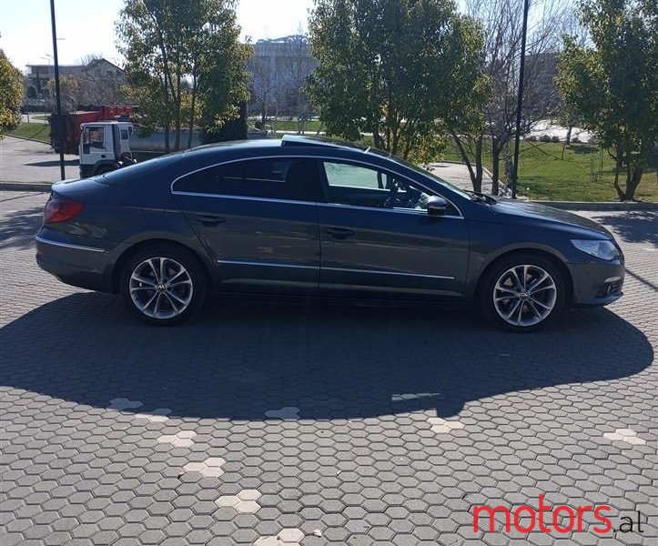 2010' Volkswagen Passat photo #3
