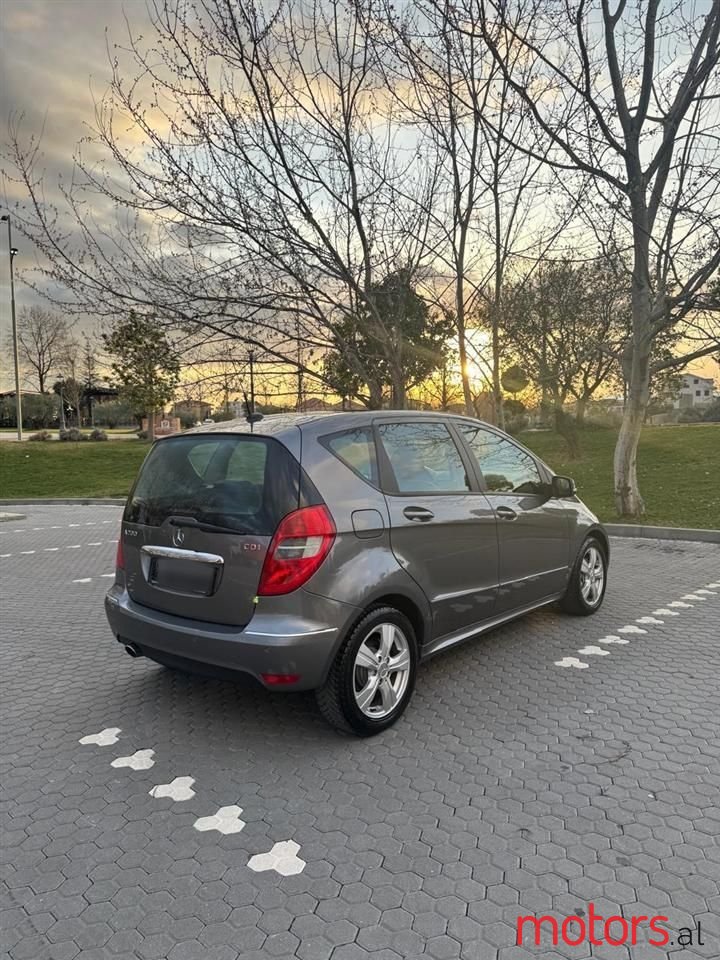 2009' Mercedes-Benz A 180 photo #2