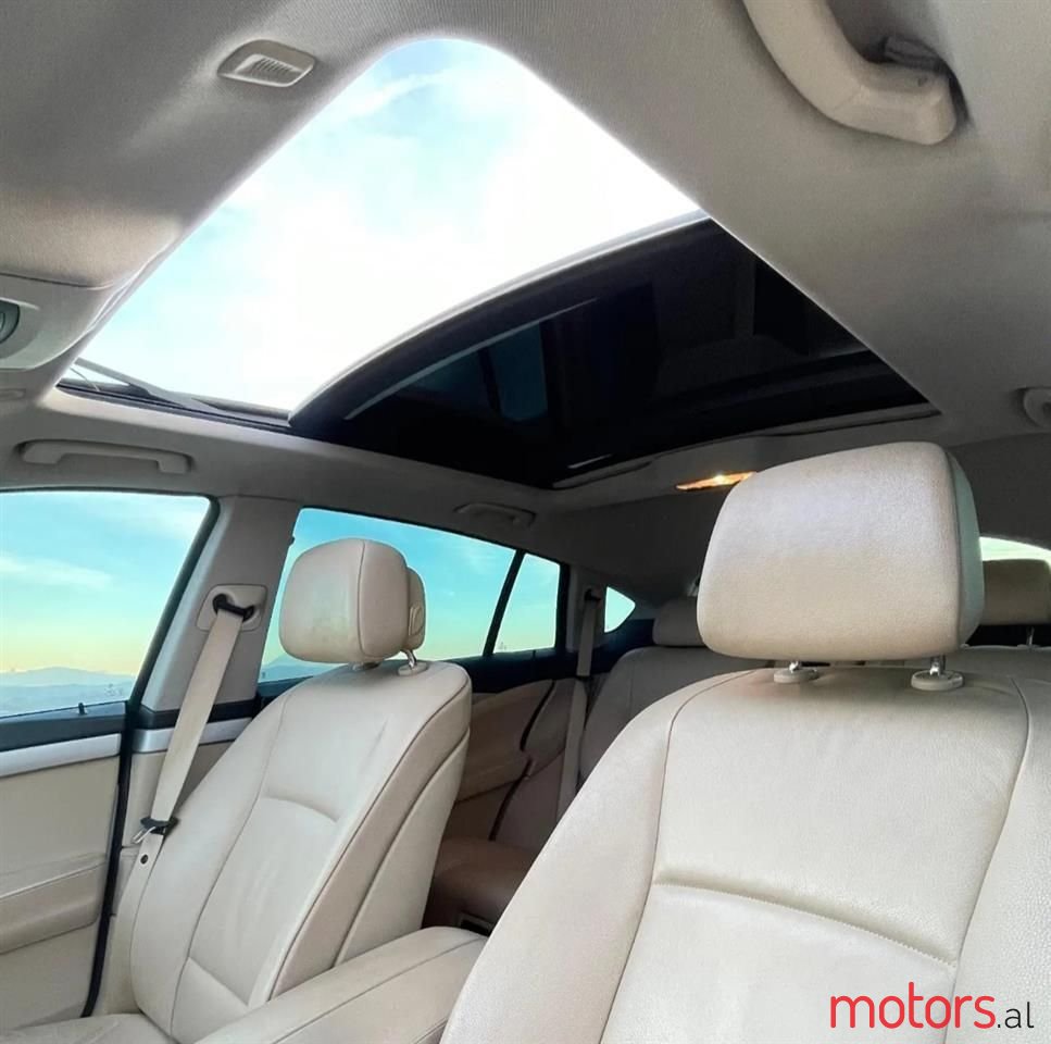 2012' BMW 530 photo #1