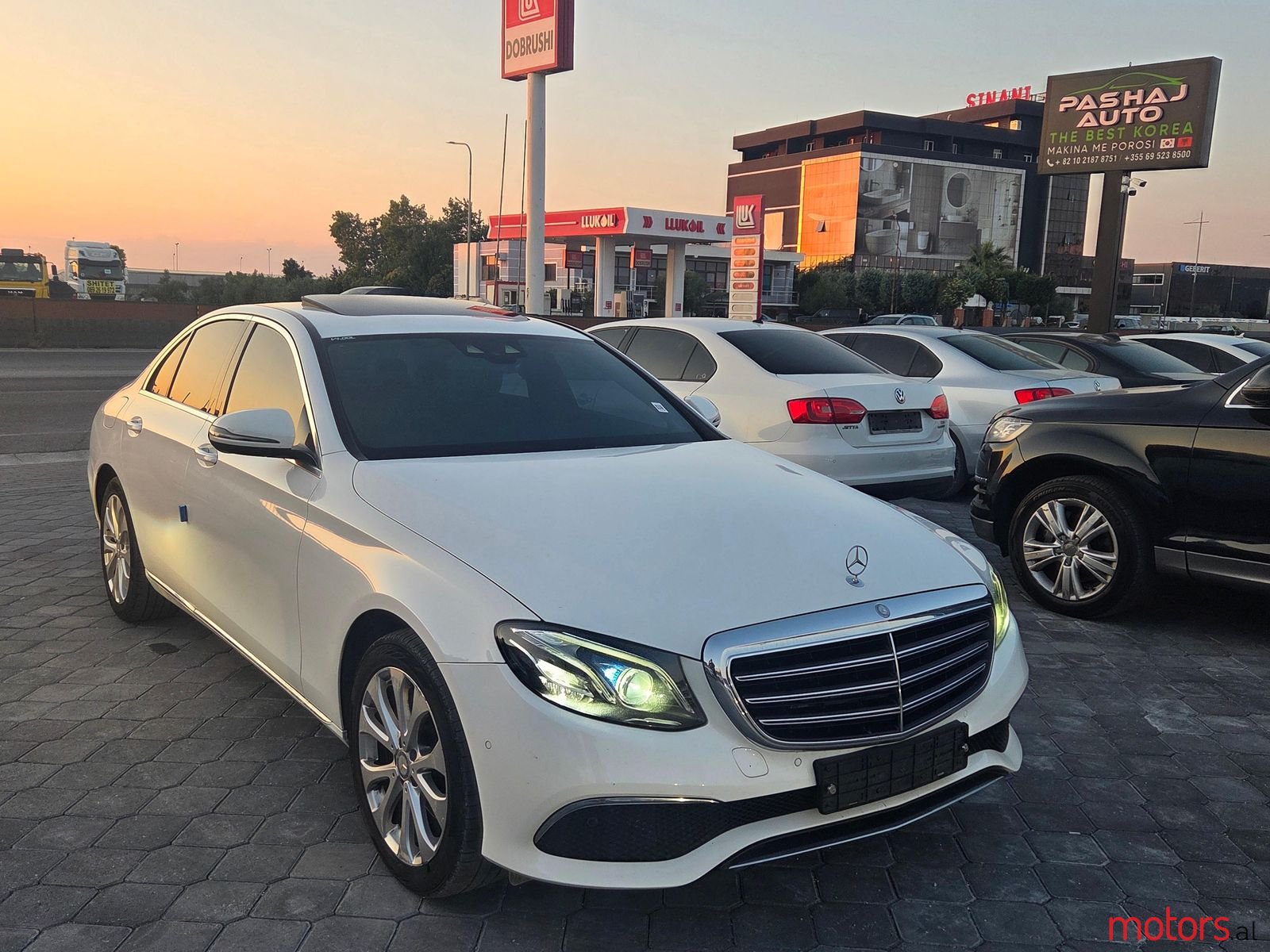 2017' Mercedes-Benz E 220 photo #1