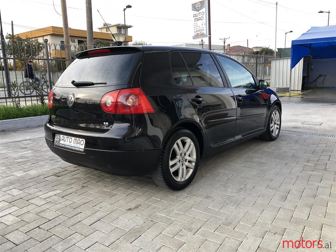 2008' Volkswagen Golf photo #3