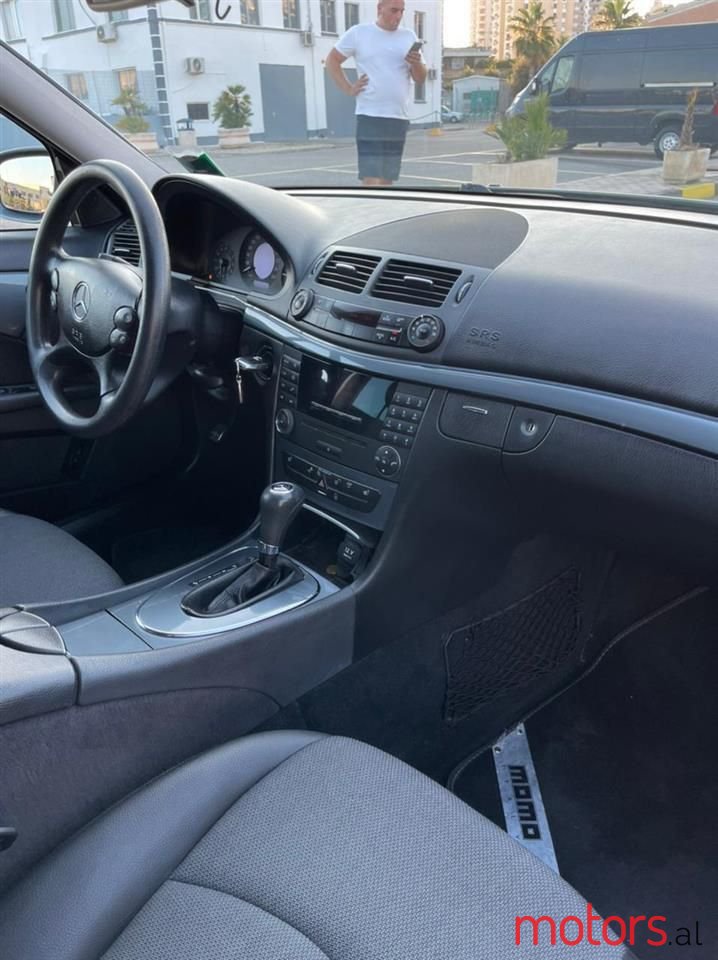 2009' Mercedes-Benz E 280 photo #3