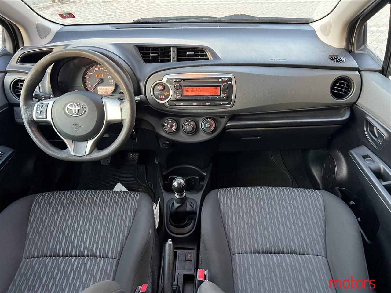 2012' Toyota Yaris photo #5