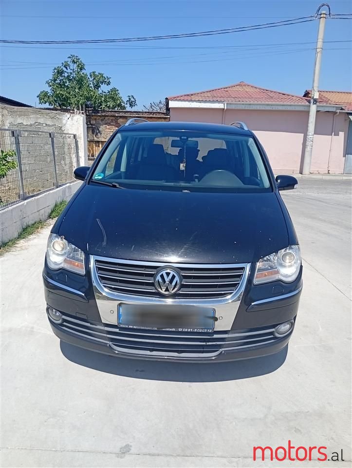 2008' Volkswagen Touran photo #6