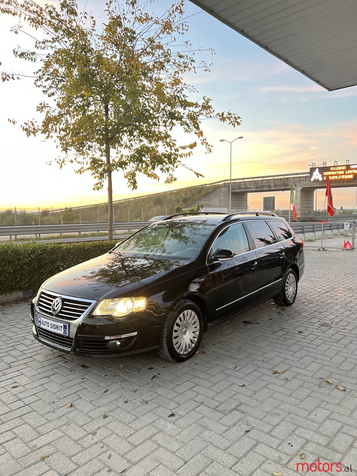 2010' Volkswagen Passat photo #1