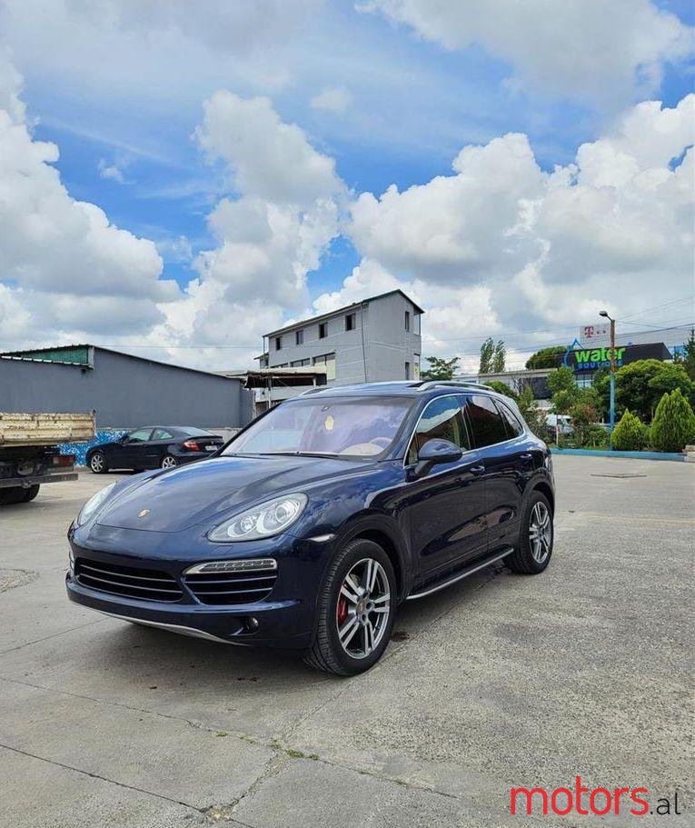 2011' Porsche Cayenne photo #1