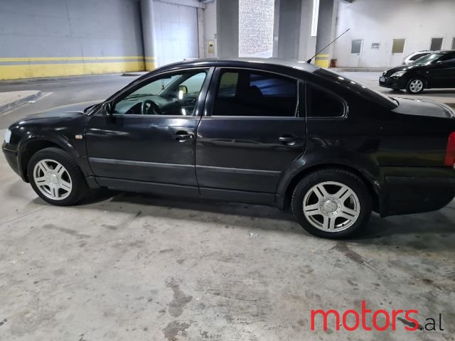 2000' Volkswagen Passat photo #2