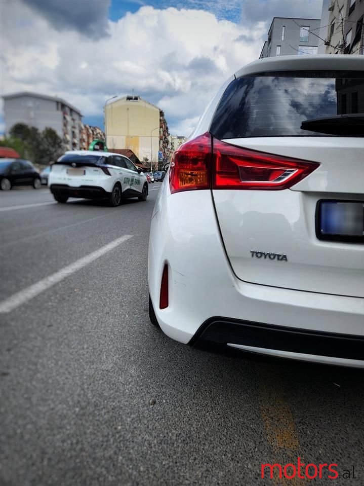 2015' Toyota Auris photo #5