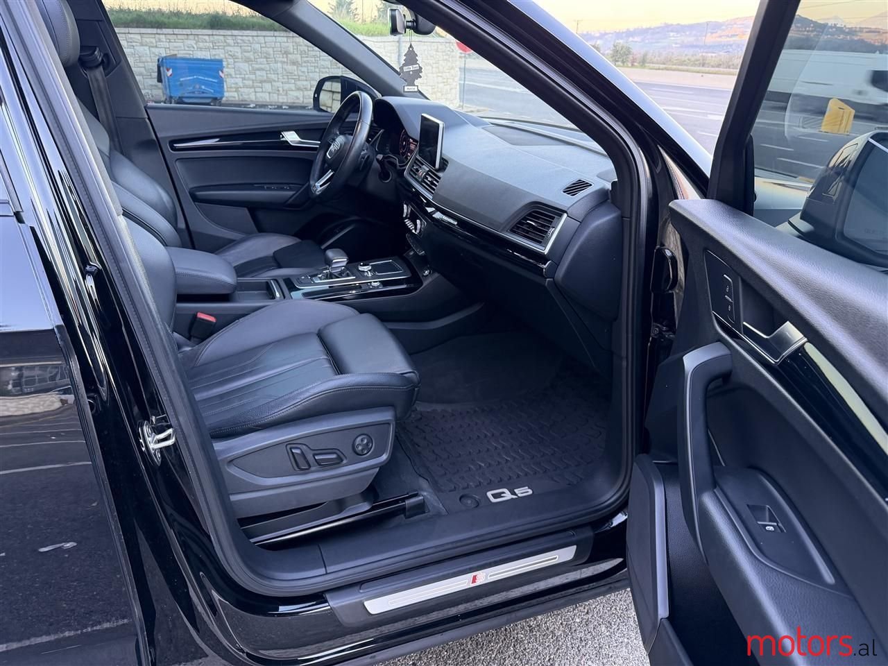 2020' Audi Q5 photo #6