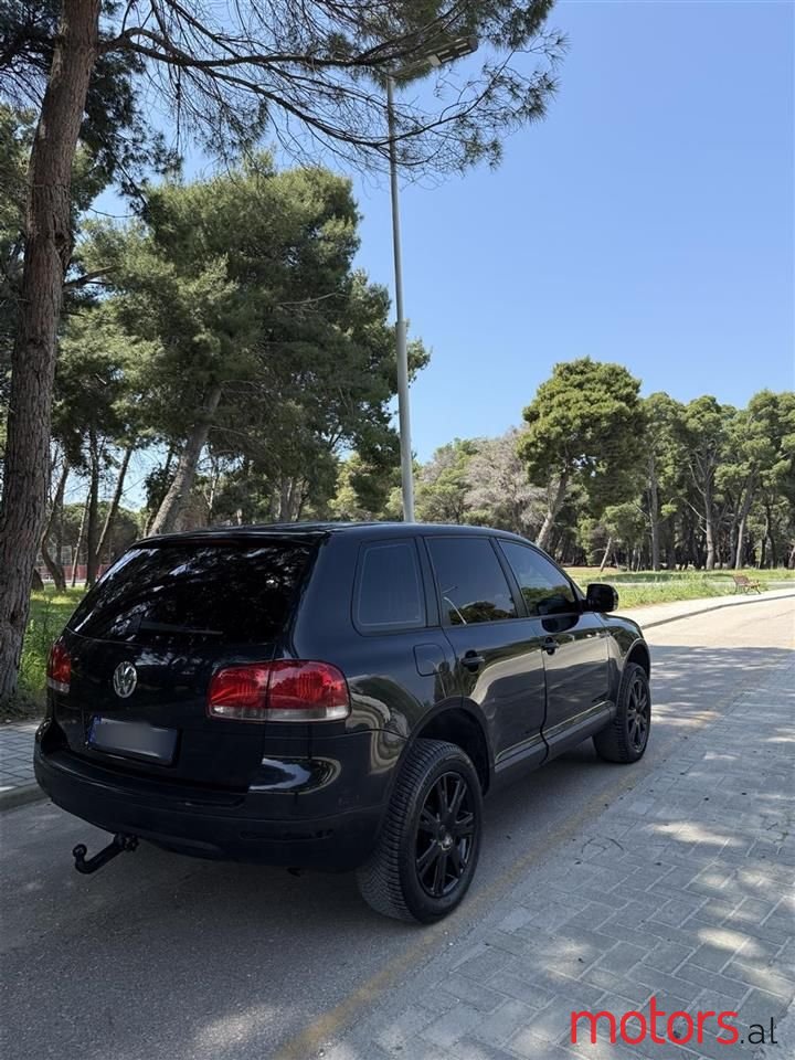 2005' Volkswagen Touareg photo #3