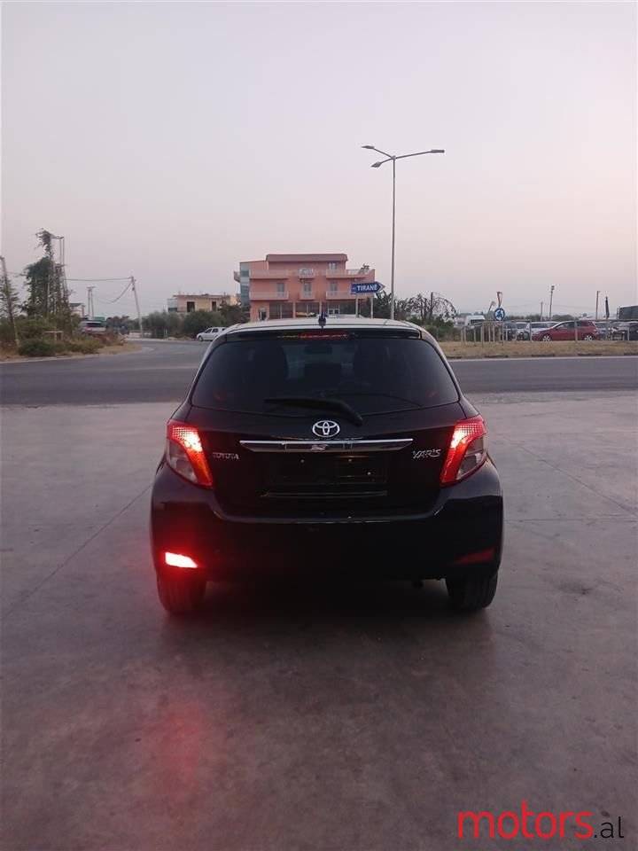 2013' Toyota Yaris photo #6