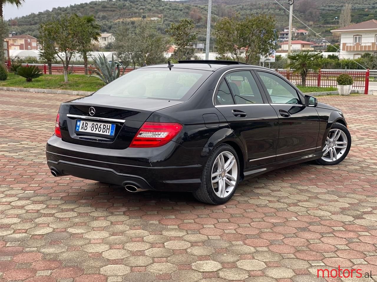 2012' Mercedes-Benz C 300 photo #3