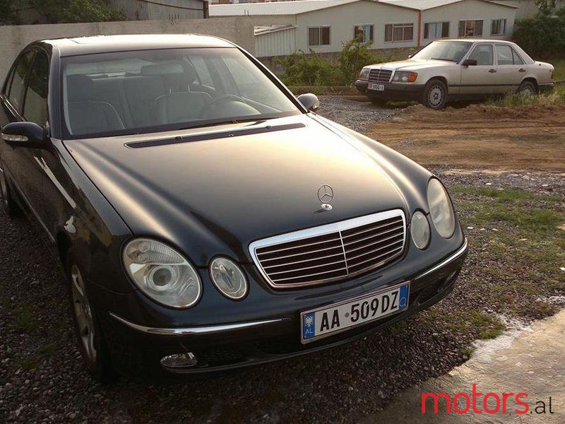 2004' Mercedes-Benz E 220 photo #1