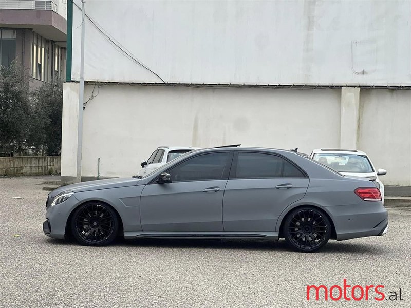 2010' Mercedes-Benz E 500 photo #2