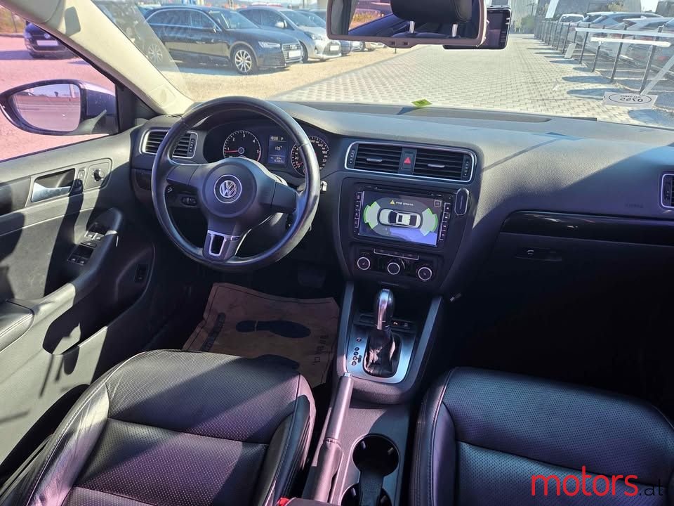 2012' Volkswagen Jetta photo #5