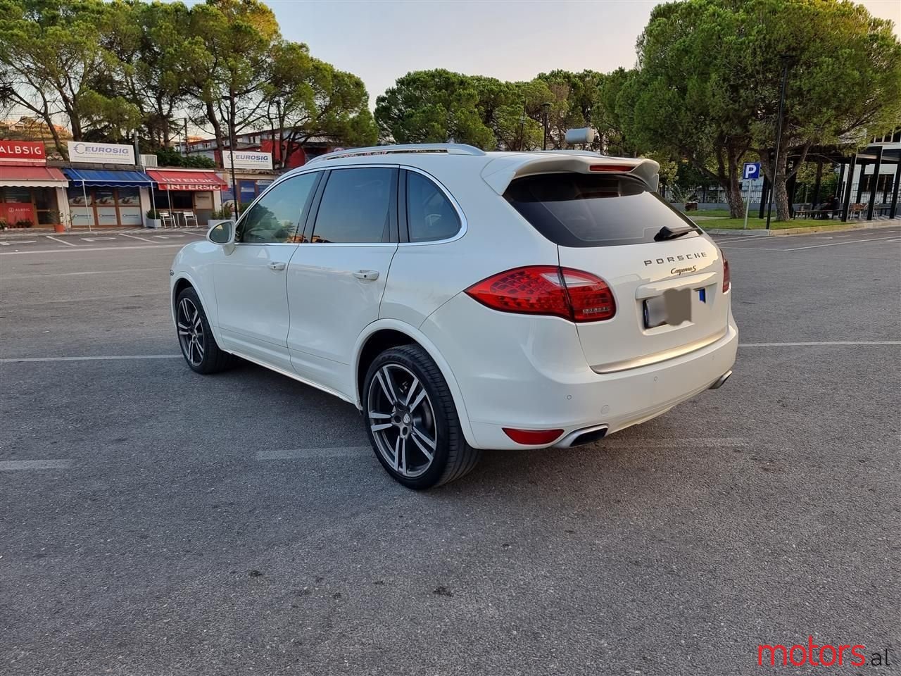 2012' Porsche Cayenne photo #3