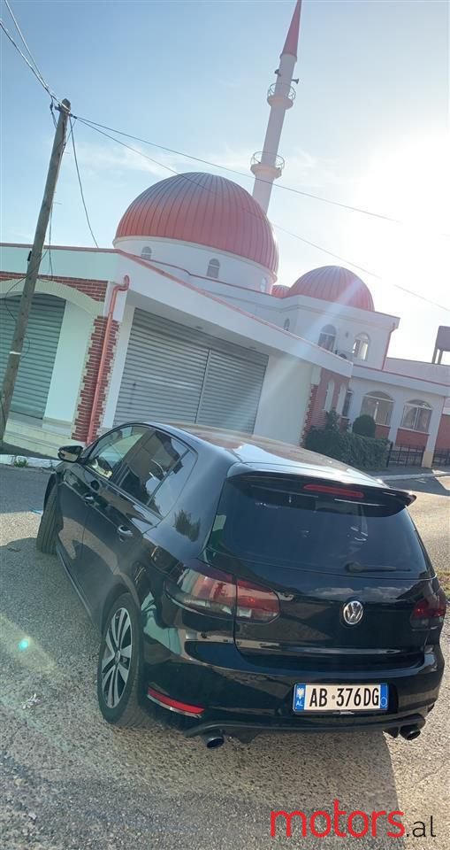 2011' Volkswagen Golf photo #4