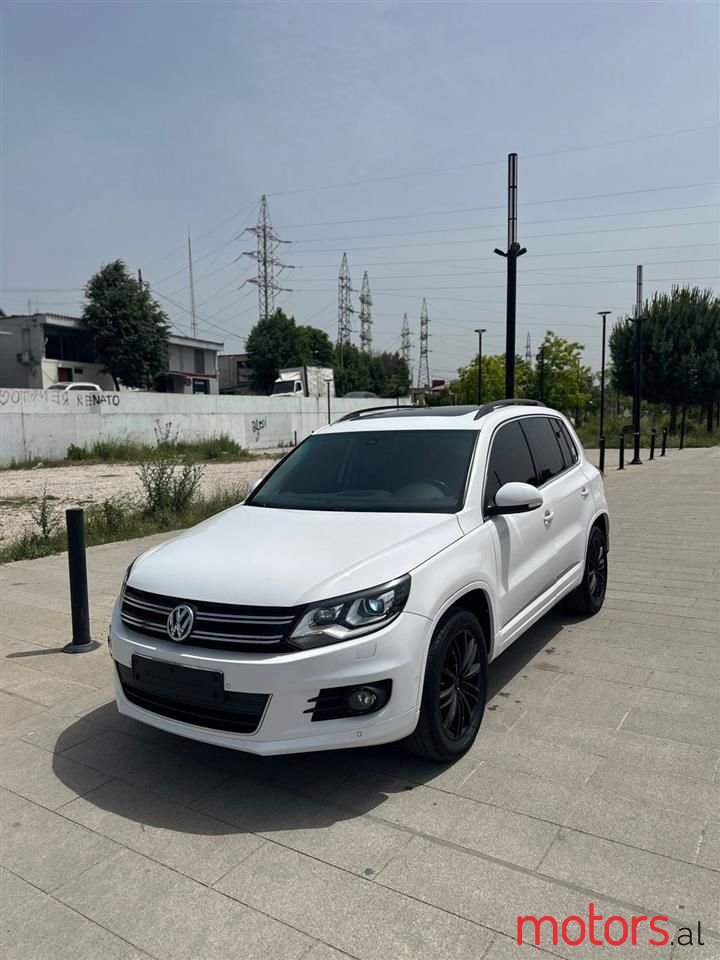 2012' Volkswagen Tiguan photo #5