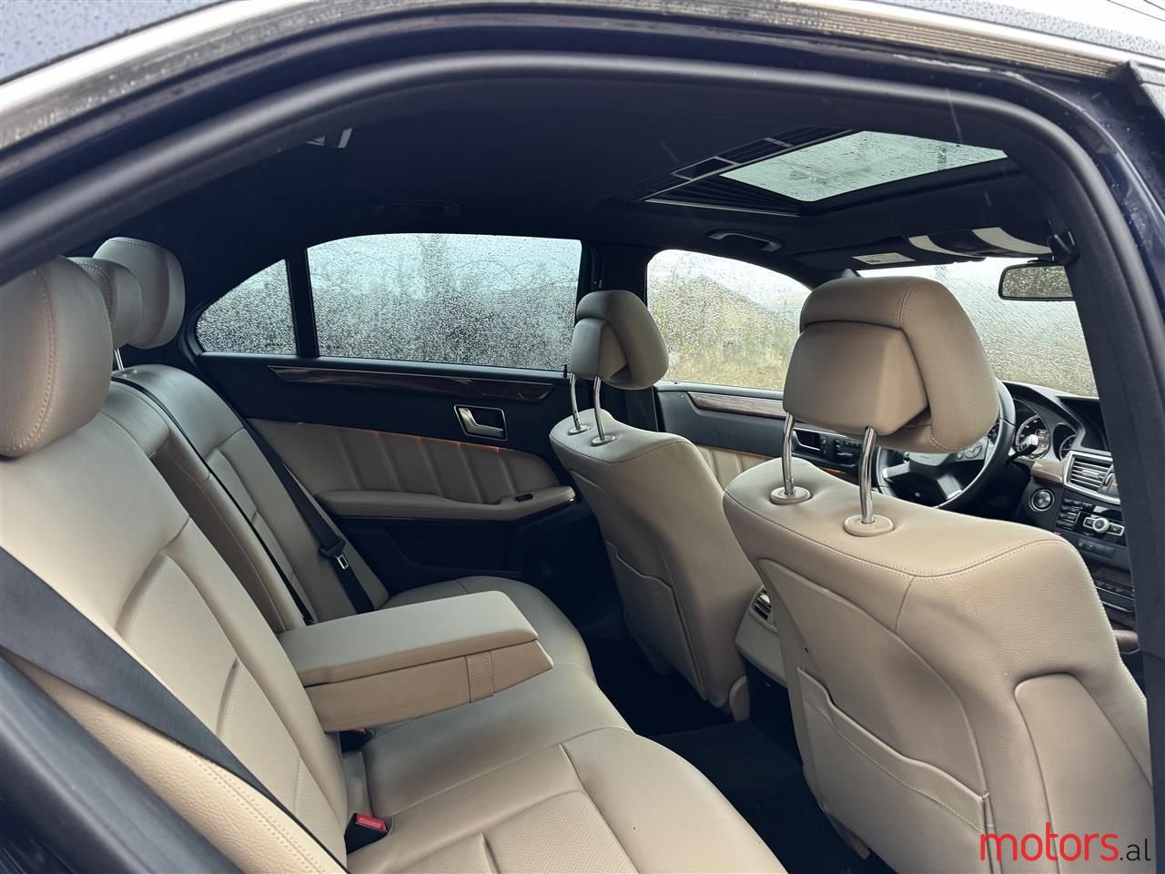 2012' Mercedes-Benz E 350 photo #5