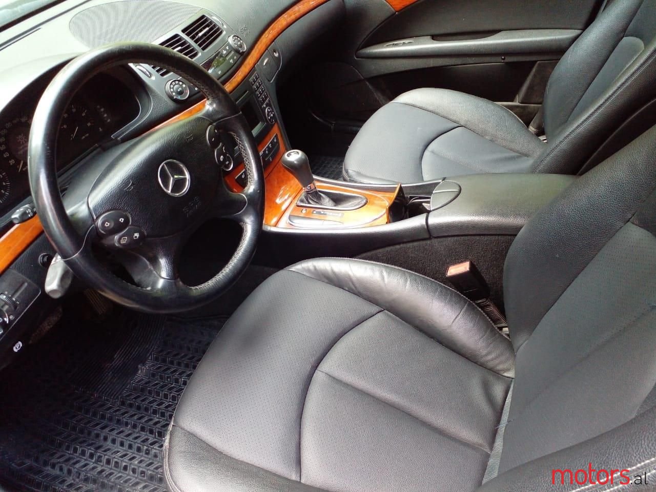 2009' Mercedes-Benz E 220 photo #3