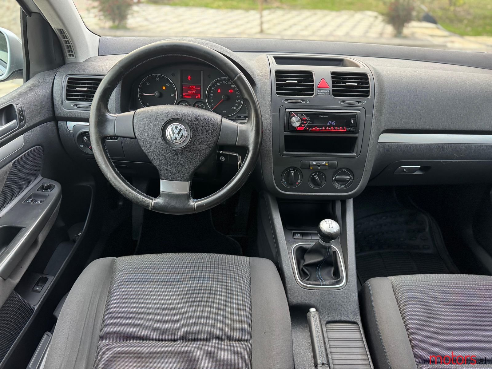 2008' Volkswagen Golf photo #4