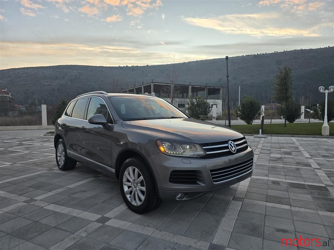 2013' Volkswagen Touareg photo #4