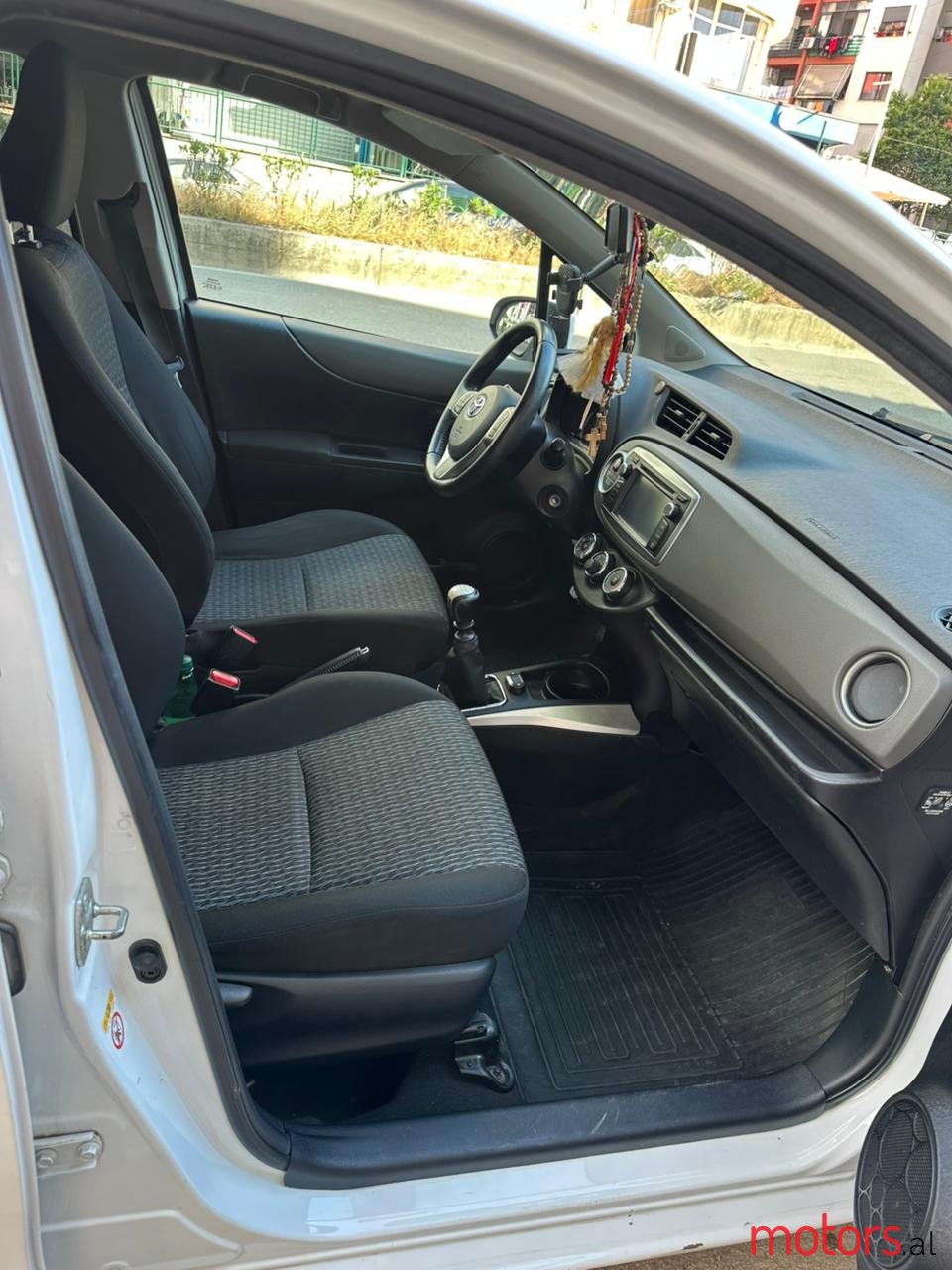 2013' Toyota Yaris photo #6