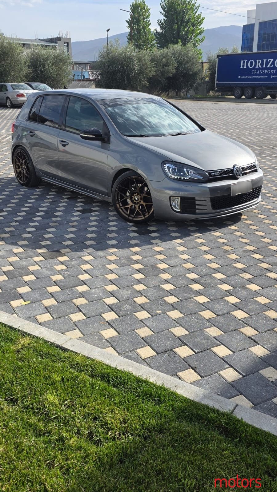 2010' Volkswagen Golf photo #1