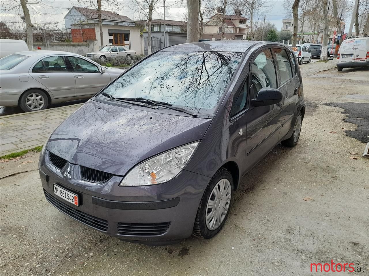 2005' Mitsubishi Colt photo #2