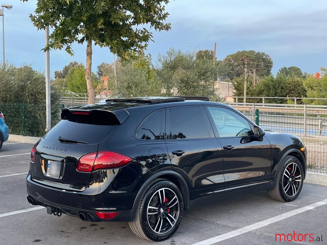 2012' Porsche Cayenne photo #6