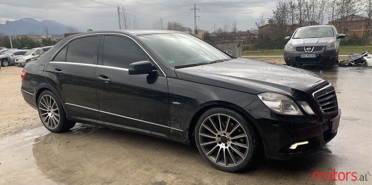 2009' Mercedes-Benz E 350 photo #1