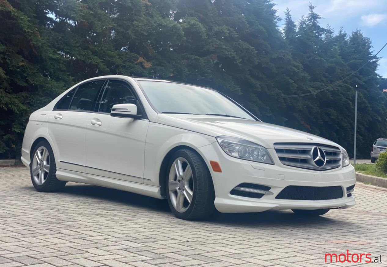 2011' Mercedes-Benz C 300 photo #1