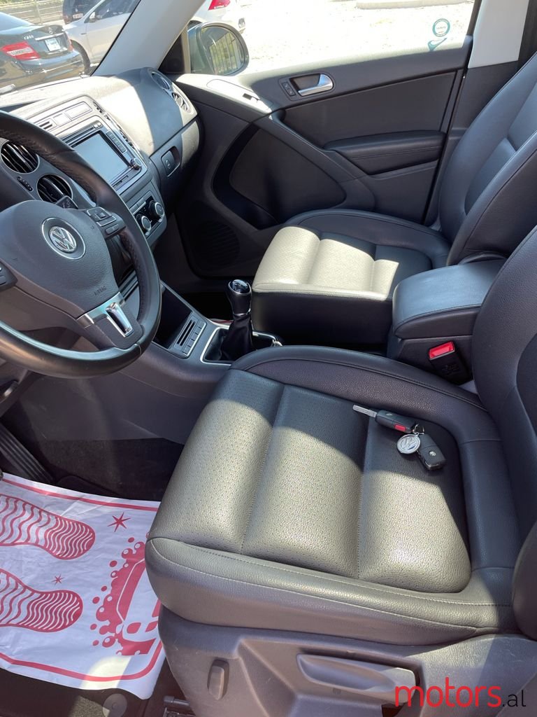 2012' Volkswagen Tiguan photo #4