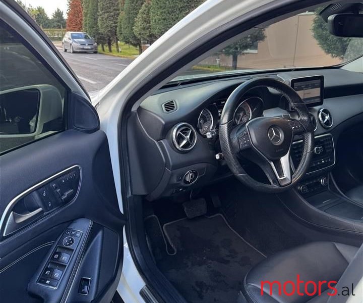 2014' Mercedes-Benz GLA 200 photo #4