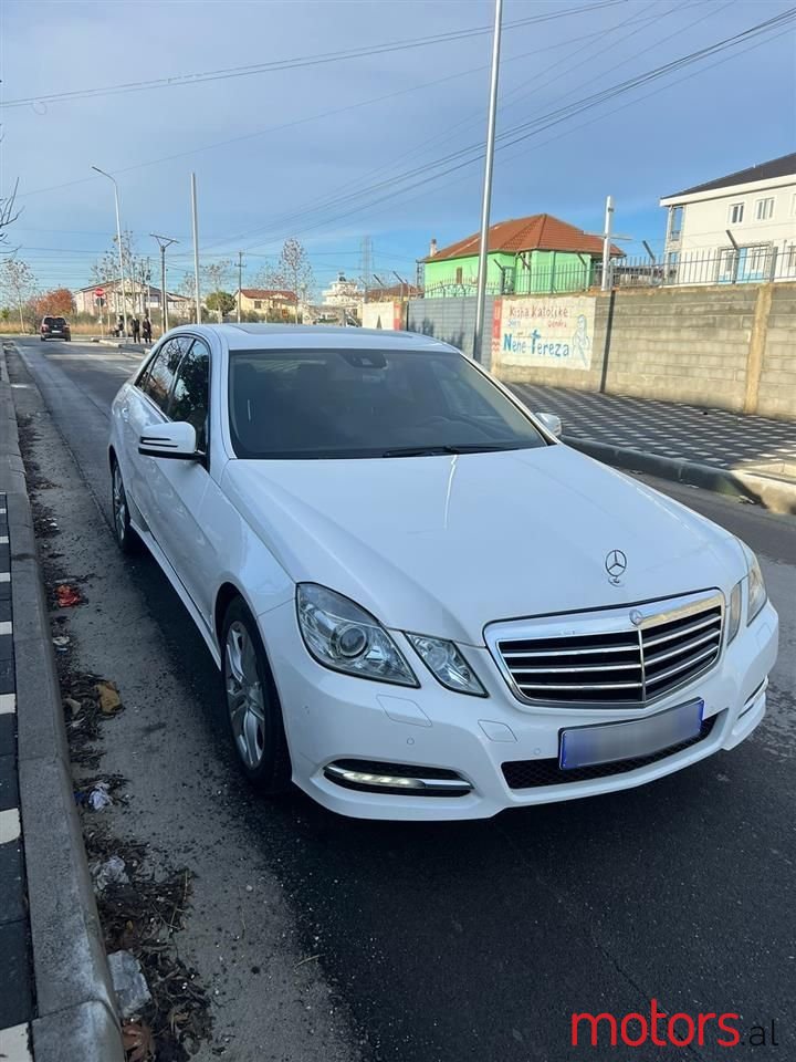 2013' Mercedes-Benz E 220 photo #3