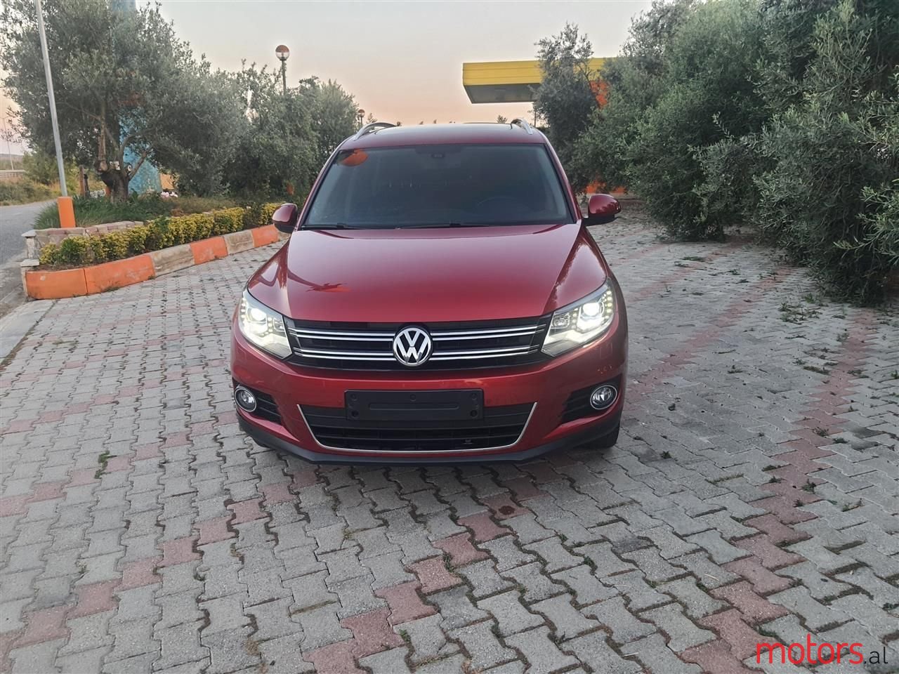 2012' Volkswagen Tiguan photo #5