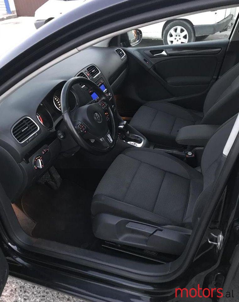 2009' Volkswagen Golf photo #2