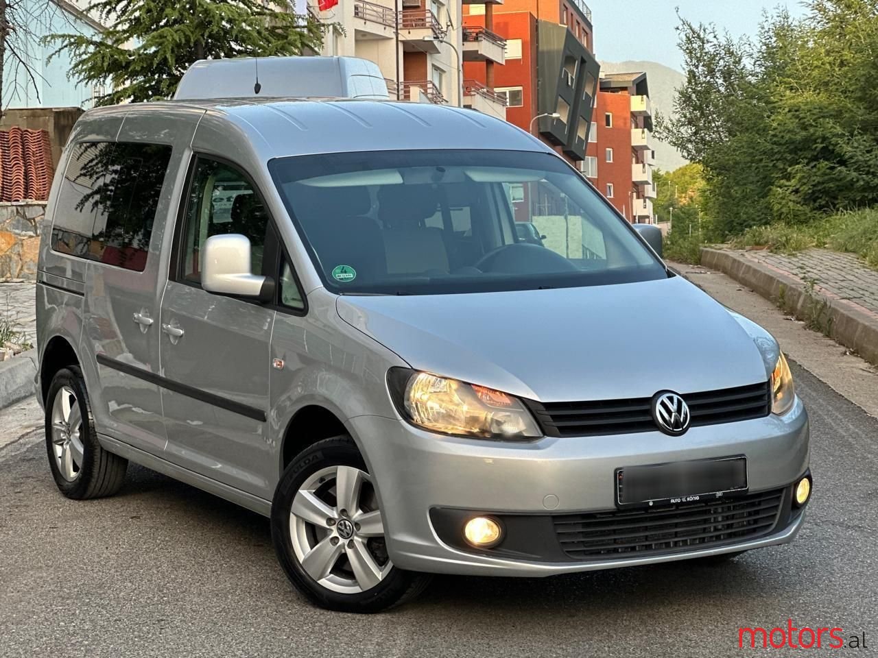 2013' Volkswagen Caddy photo #1