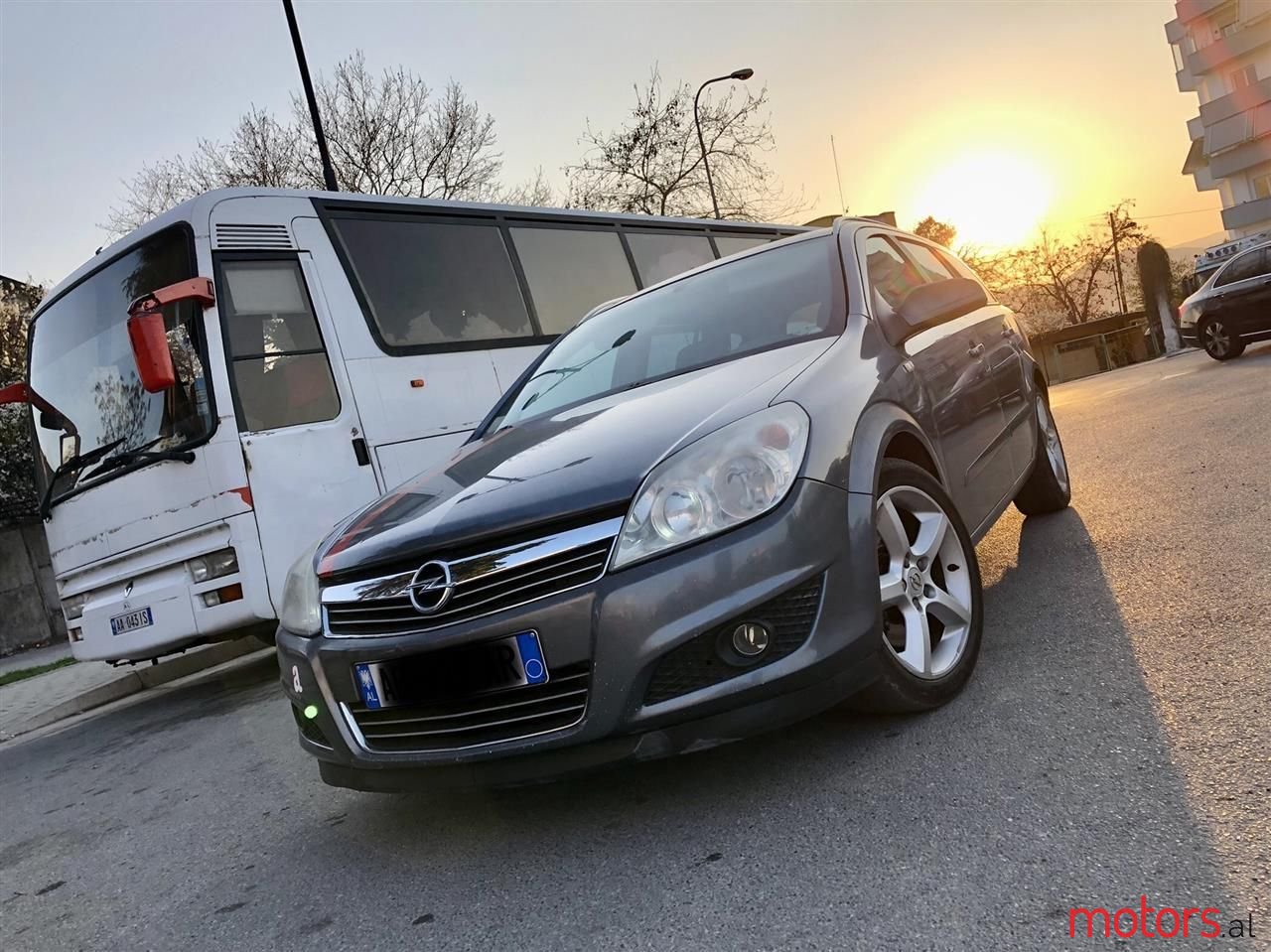 2008' Opel Astra photo #1