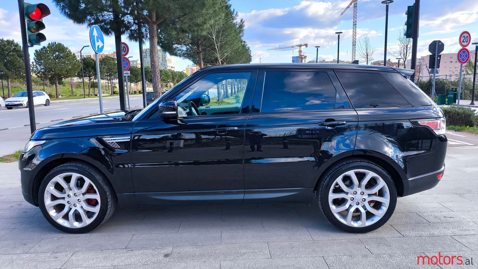 2016' Land Rover Range Rover Sport photo #2