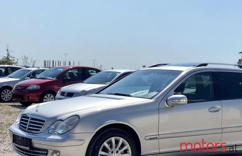 2004' Mercedes-Benz C 220 photo #2