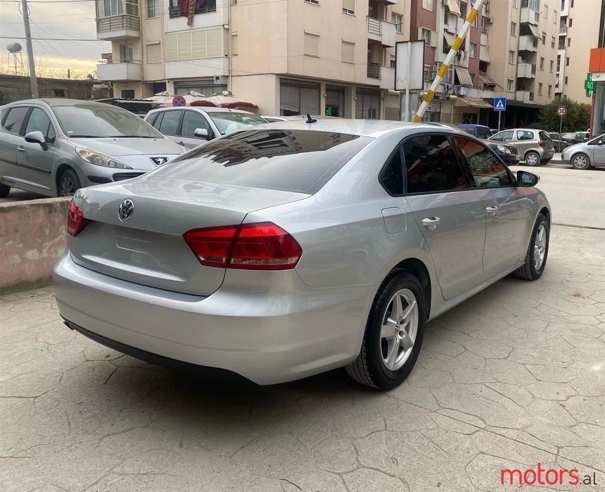 2012' Volkswagen Passat photo #5