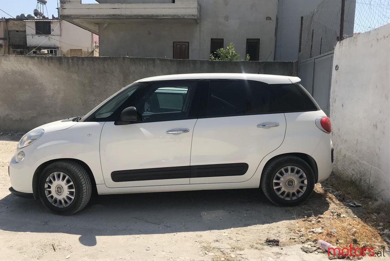 2013' Fiat 500L photo #1