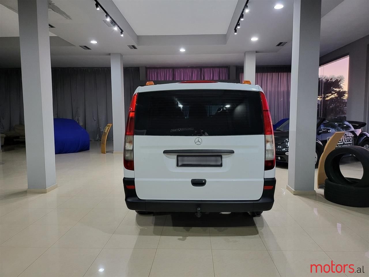 2011' Mercedes-Benz V 220 photo #2