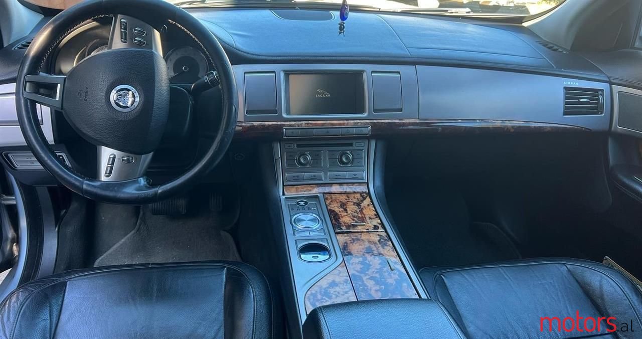 2008' Jaguar XF photo #2