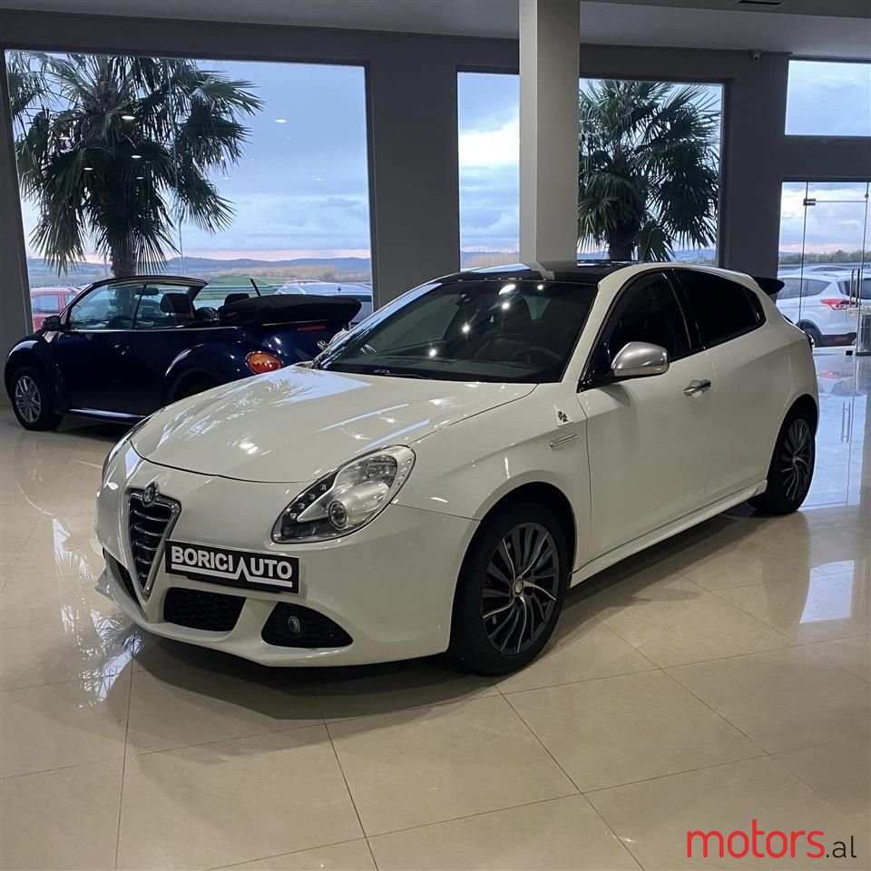 2010' Alfa Romeo Giulietta photo #1