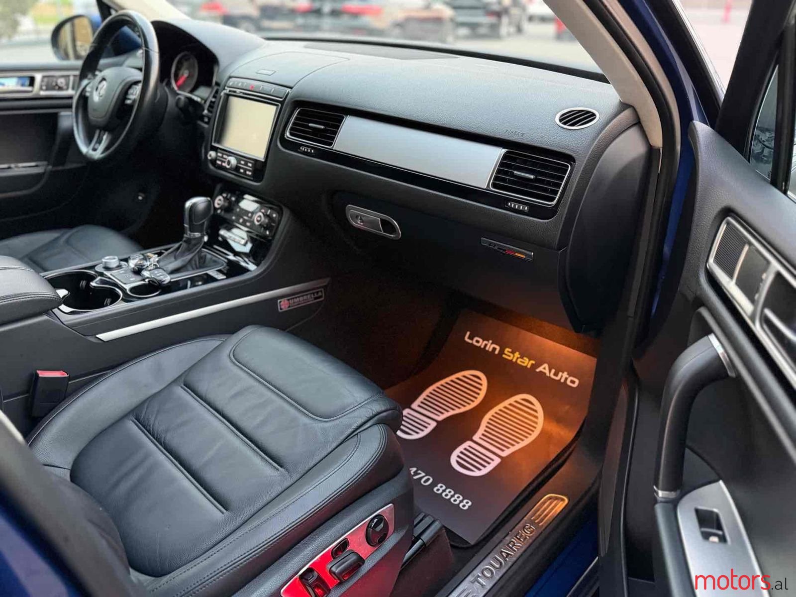 2015' Volkswagen Touareg photo #6