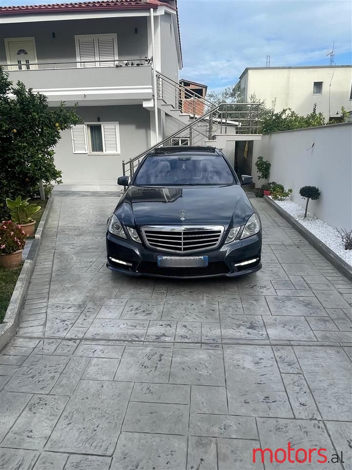 2012' Mercedes-Benz E 350 photo #2